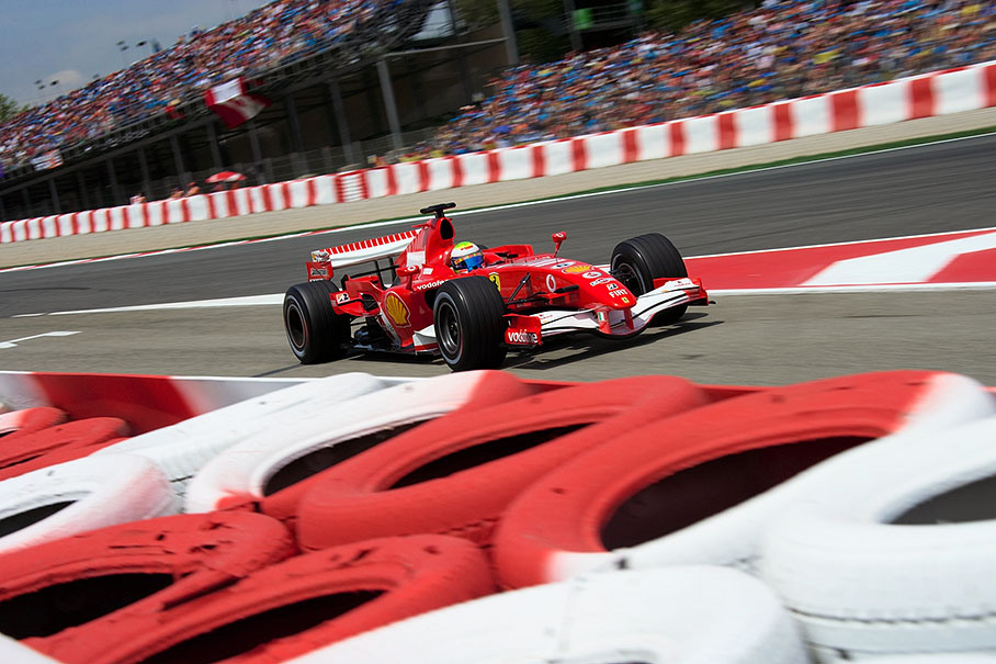 Felipe Massa entering pit lane during qualifying
