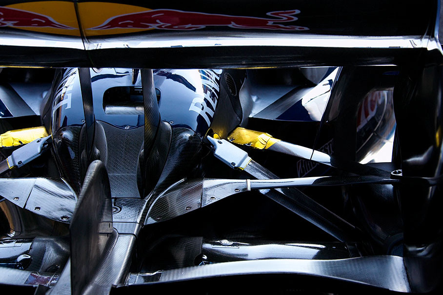 A close view at a Renault's carbon fibre rear suspension