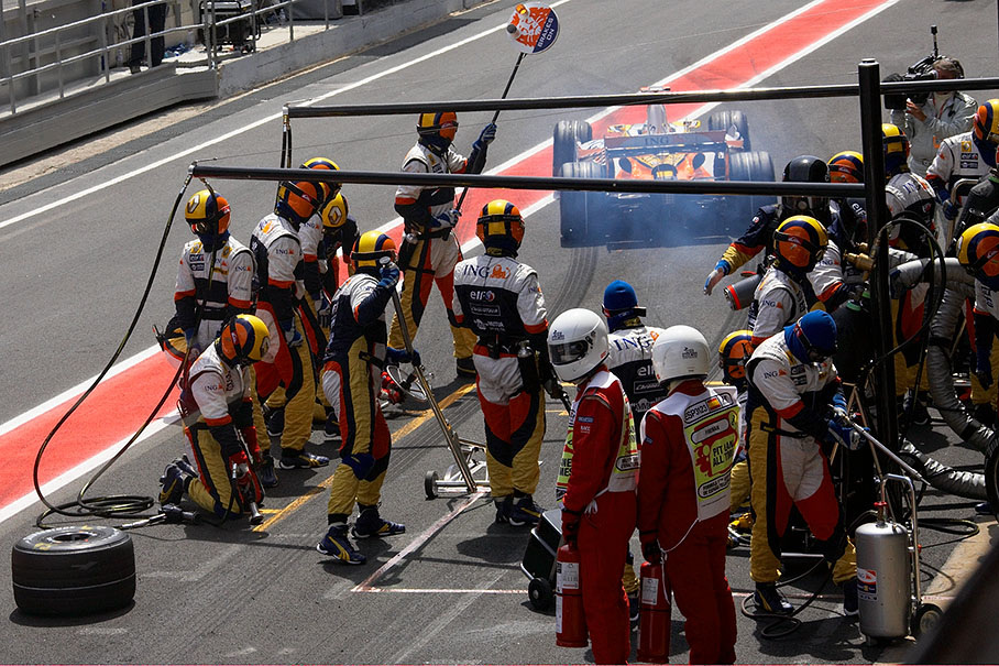 Alonso ends his first pit stop