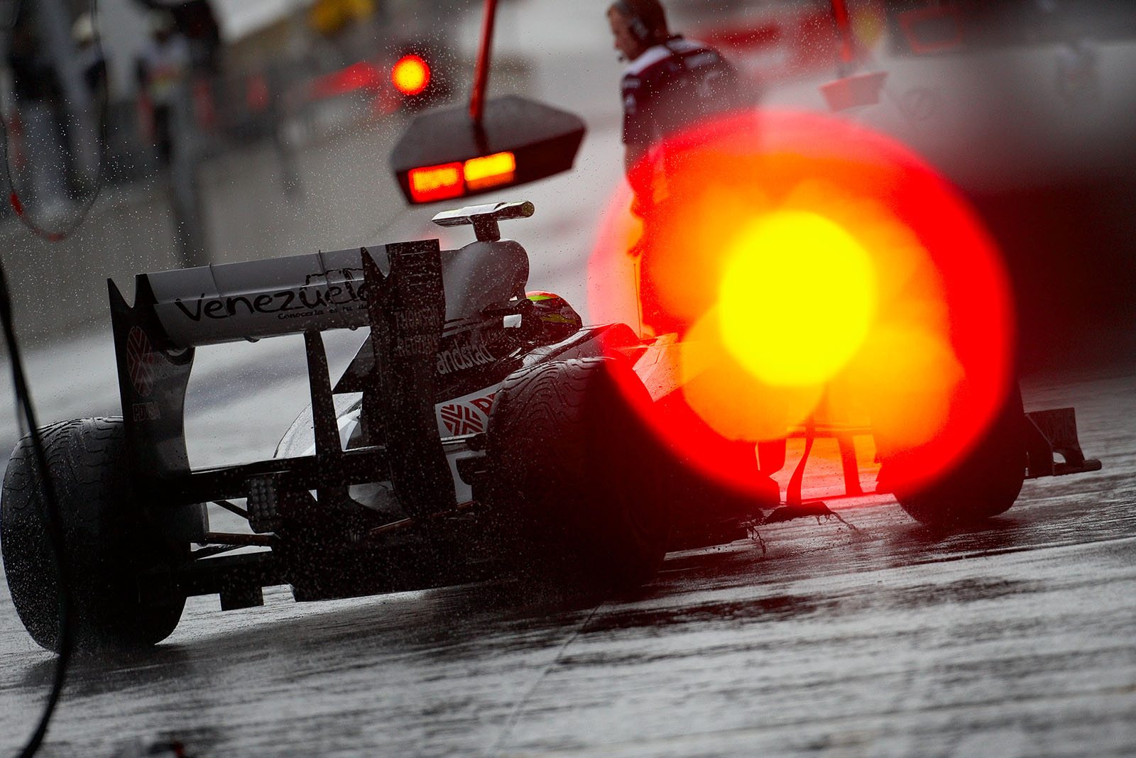 Pastor Maldonado comes to Williams pits