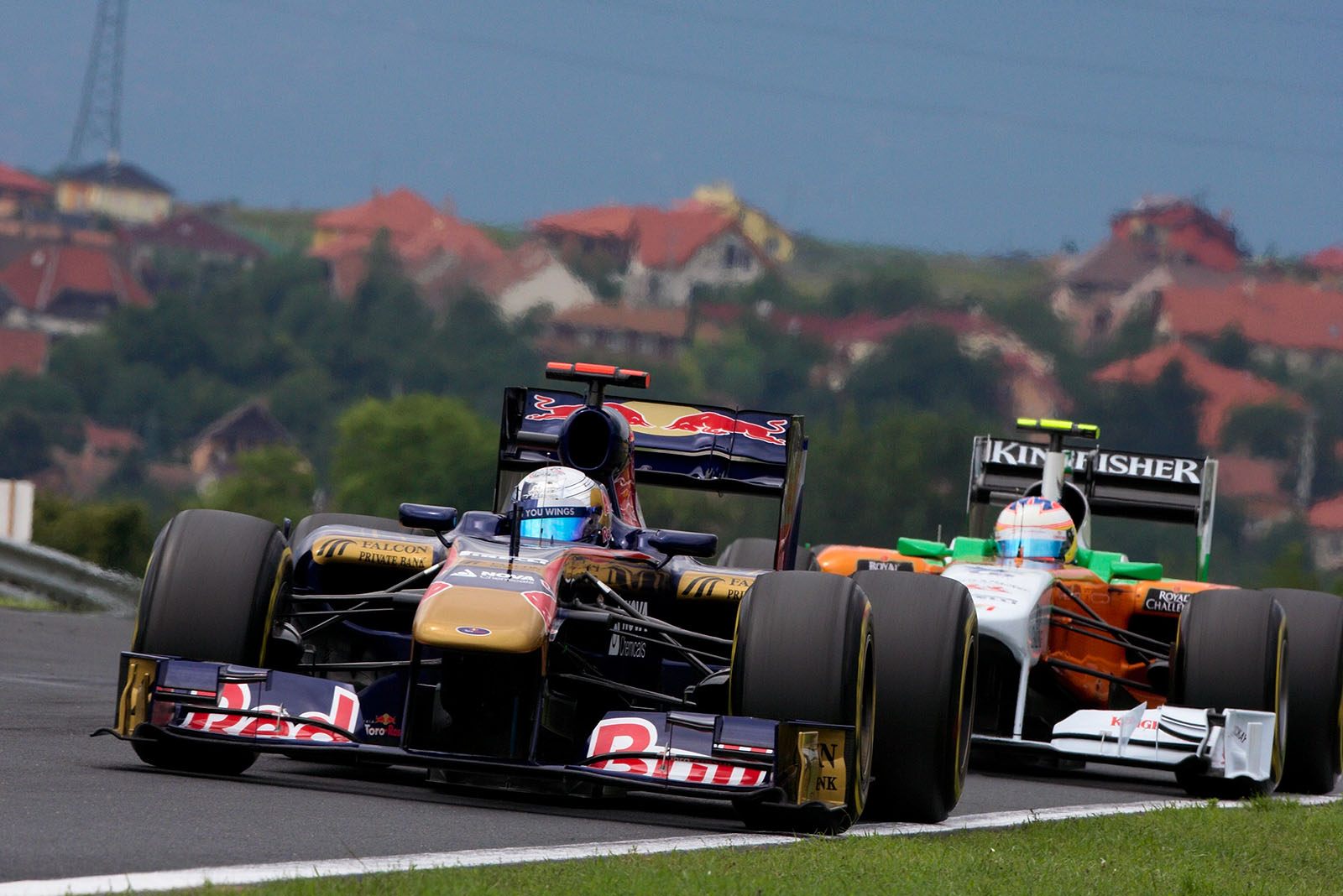 Sebastien Buemi, Toro Rosso, in front of Force India's di Resta