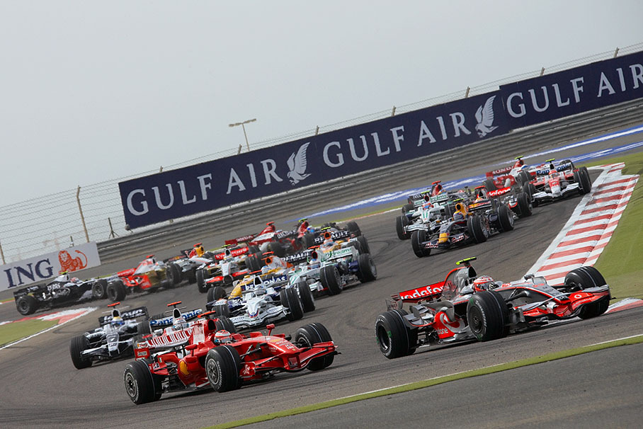 Behind the two leaders follow Hamilton and Raikkonen then the rest of the pack