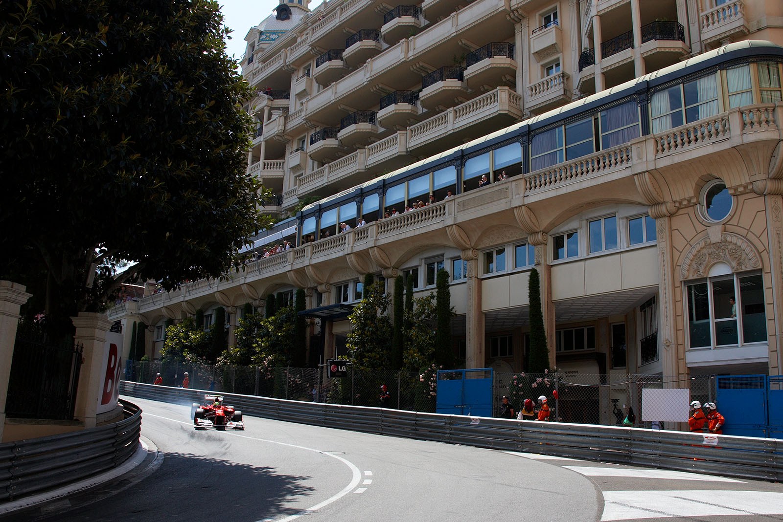 Felipe Massa, Ferrari, brakes into the Metropol turn