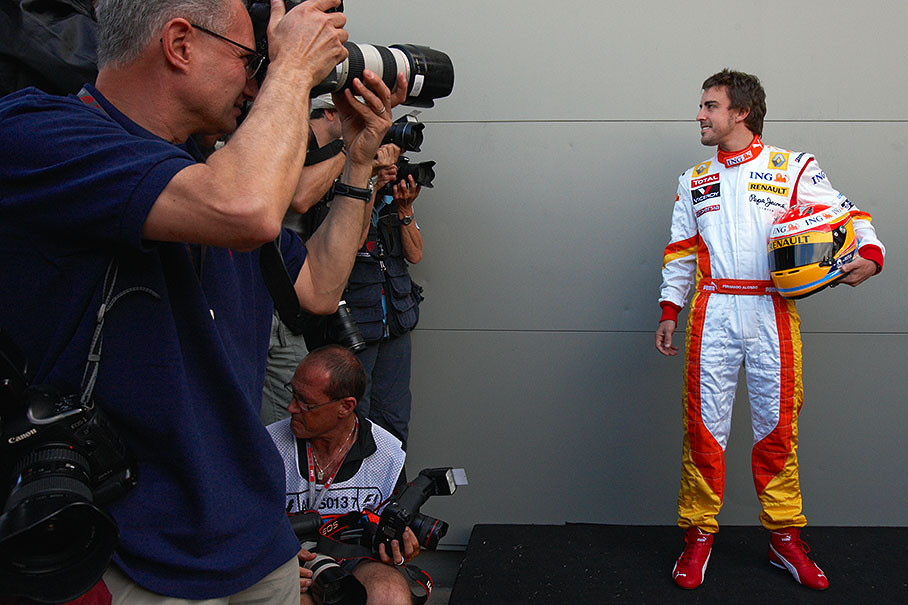 Fernando Alonso poses in a shiny new dress for the photographers