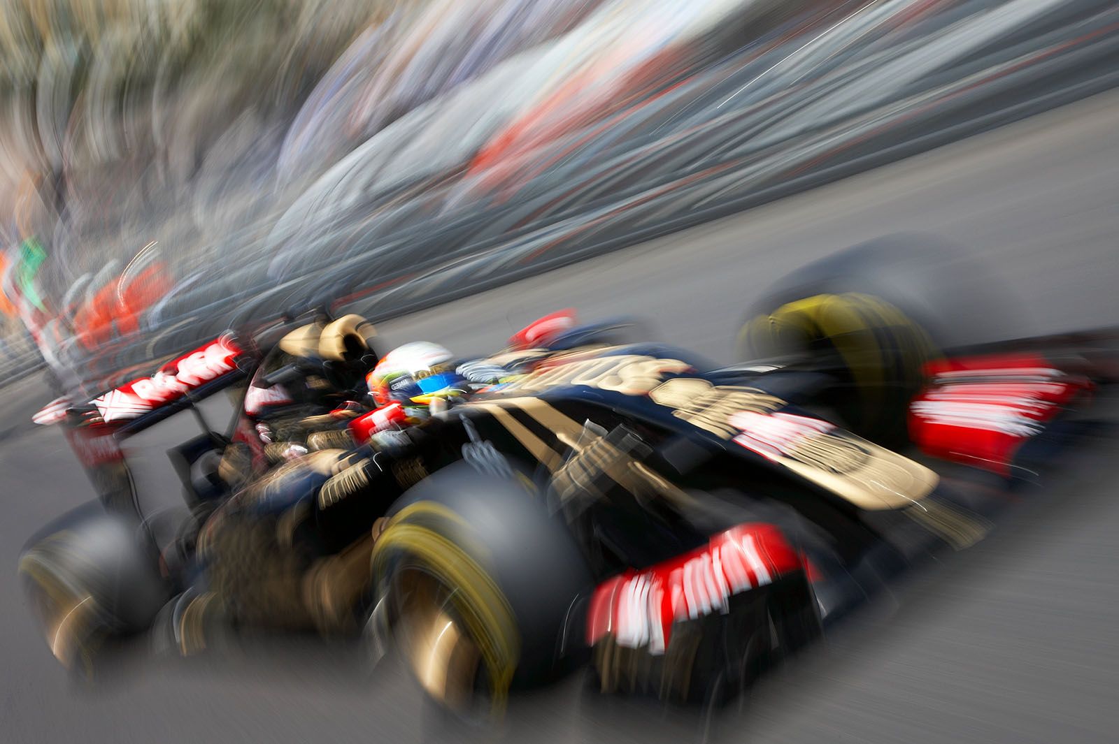 Romain Grosjean, Lotus-Mercedes