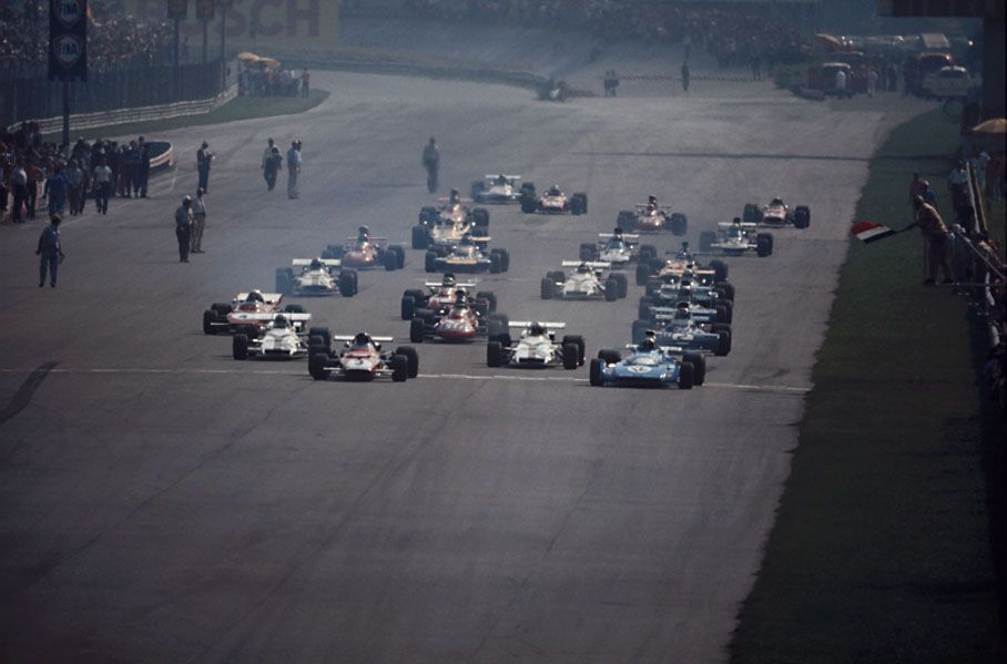 Start, Amon on Pole