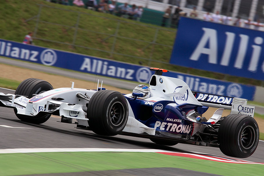 Nick Heidfeld lifts three wheels at straight entry