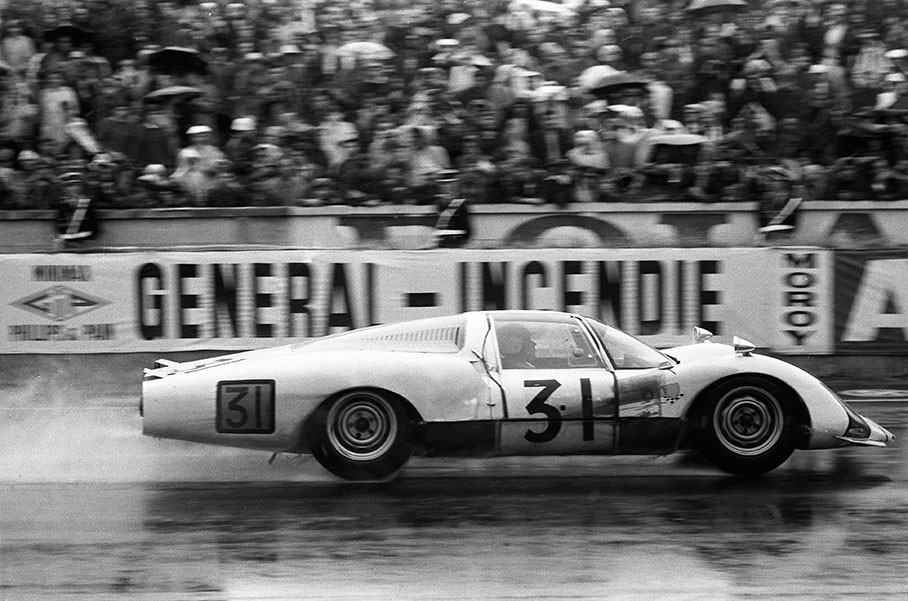 Hans Herrmann (D) and Herbert Linge (D) drive the Porsche 906 LE #151 to second place in the P2.0 class (5th overall)