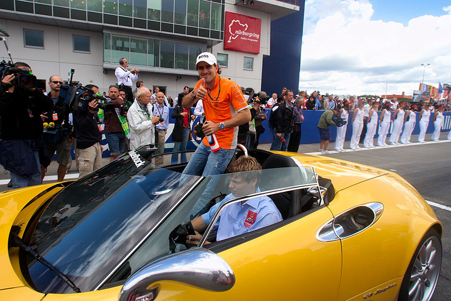 Markus Winkelhock enjoys his first drivers parade