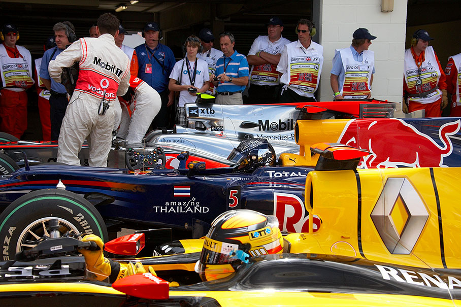 Parc ferme scene with sixth grid positioned Kubica on Renault, polesitter Vettel in the Red Bull-Renault inthe middle and 4th Hamilton in the rear