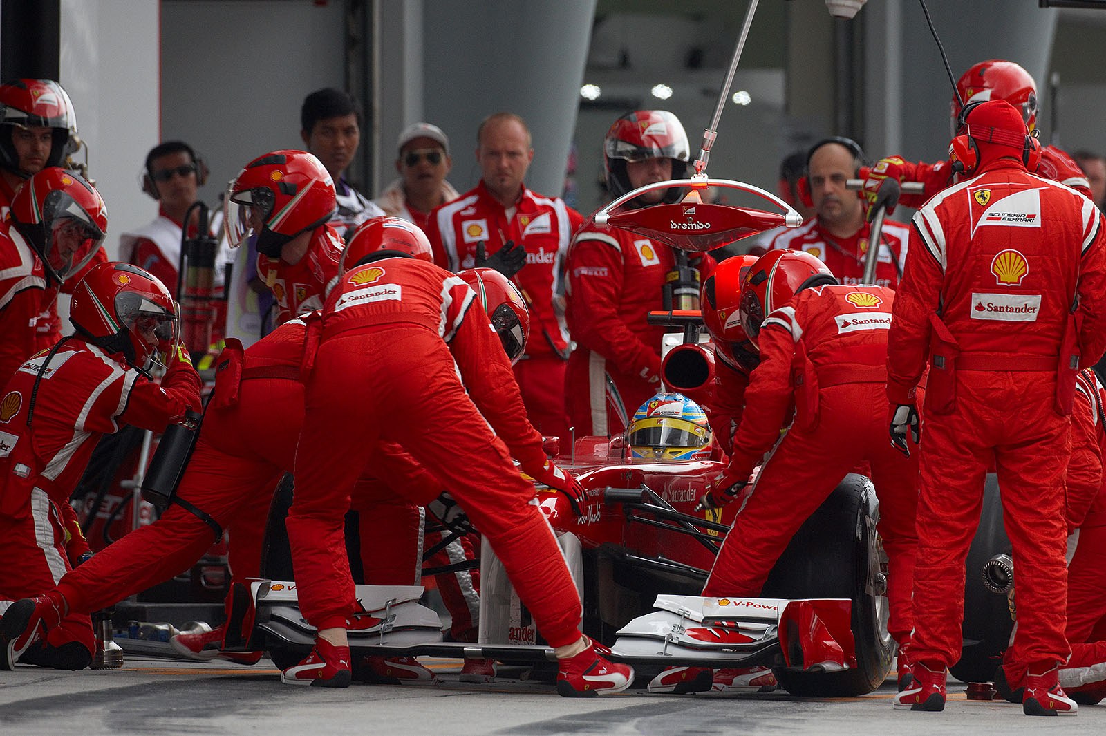 After colliding with Hamilton's rear tyre, Alonso has to change the front wing in an unexpected stop at Ferrari pits in lap 46