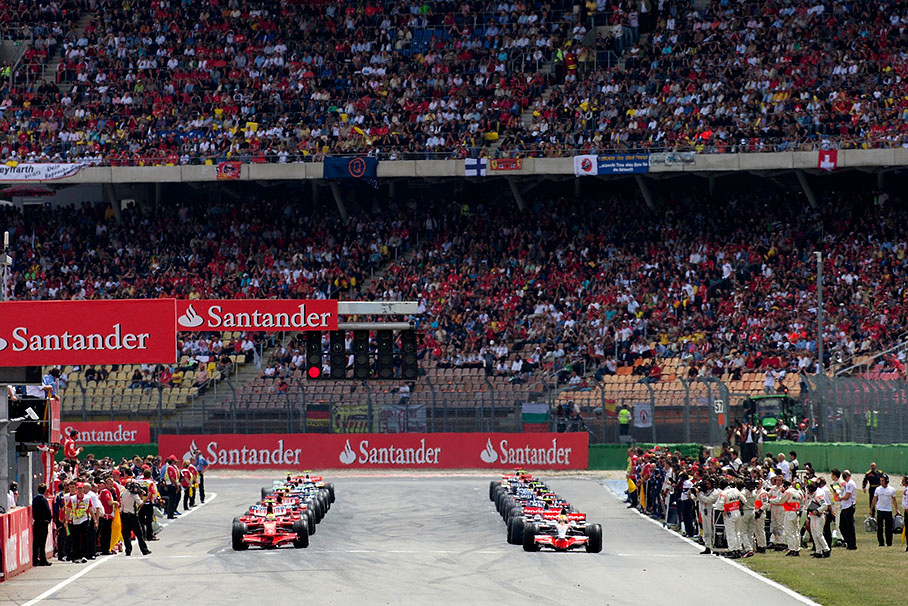Everybody on the grid gets ready for formation lap