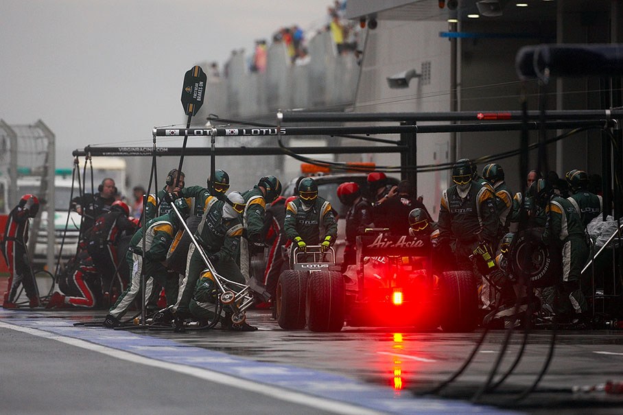 Heikki Kovalainen comes to Lotus Racing pits