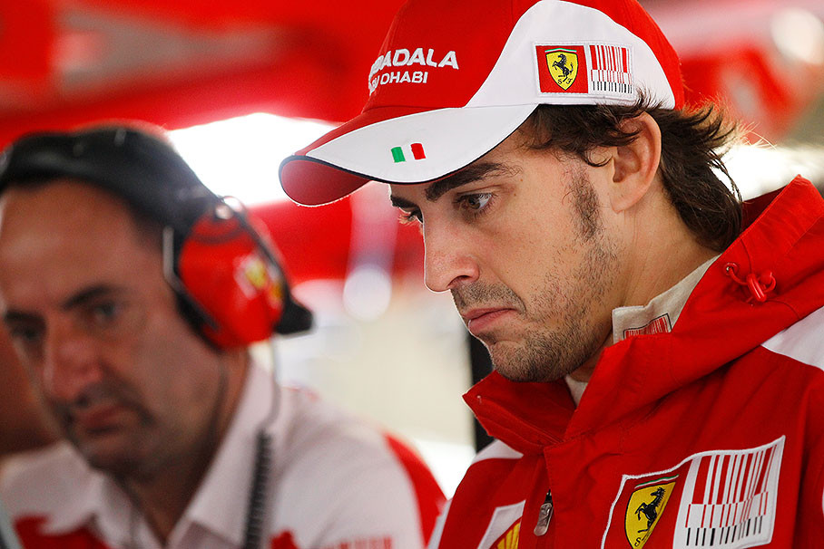 Fernando Alonso, in Ferrari pits