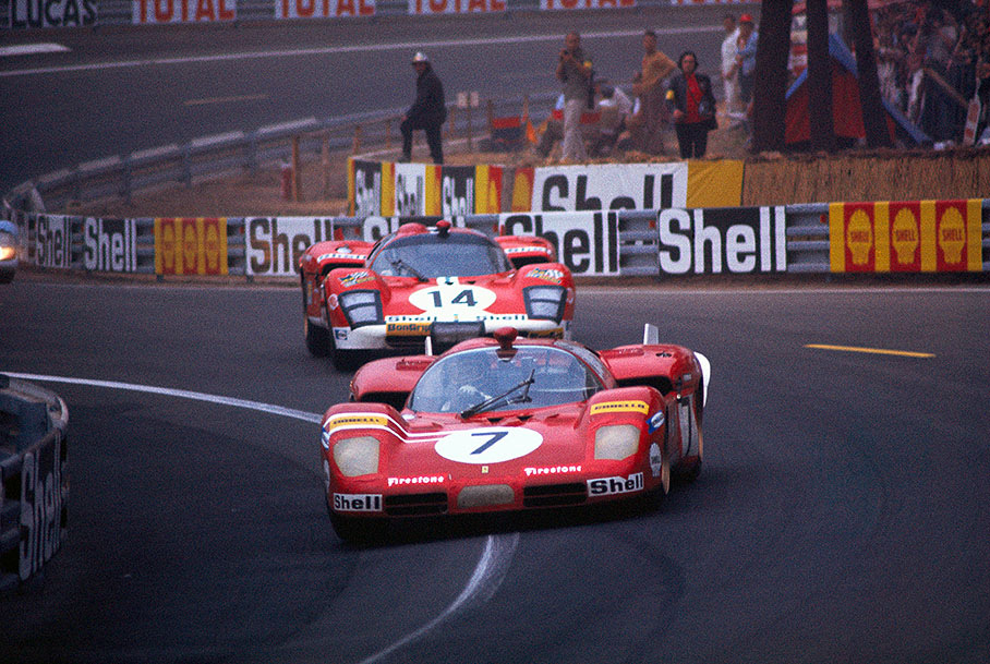 Swedish fighting: Ronnie Peterson (S) on Ferrari 512 S #1026 in front of the Ferrari 512 S #1008 driven by Jo Bonnier (S) and Reine Wisell (S)