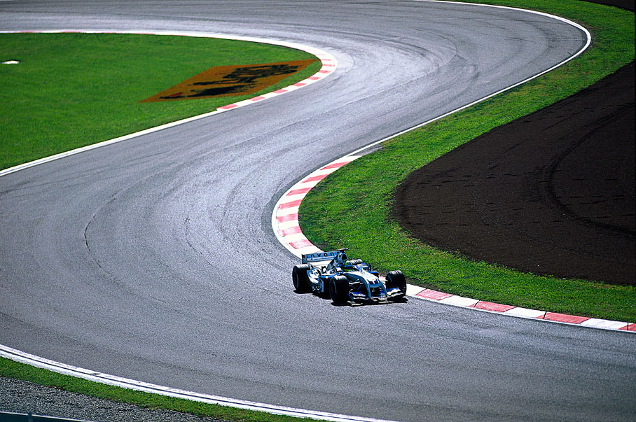 Ralf Schumacher passing the second corner