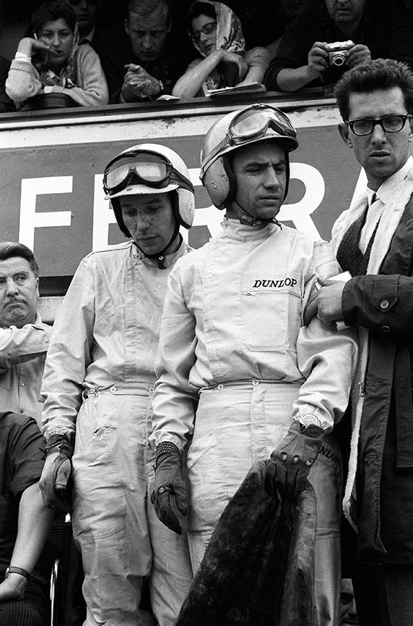 John Surtees (GB) and Willy Mairesse (B), before the race in pits with Mauro Forghieri, retire in an accident with the Ferrari 250P #0812 after 252 laps