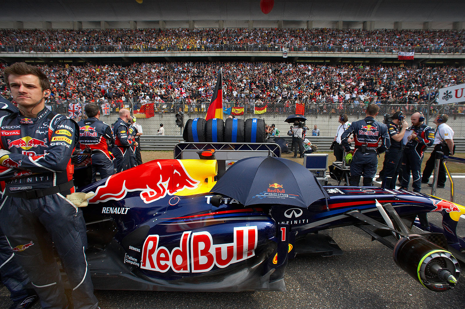 Vettel's Red Bull-Renault on pole position as usual