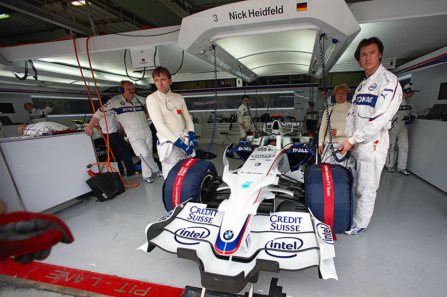 In a tidy BMW Sauber pits, Heidfeld waits for roll out to installation lap