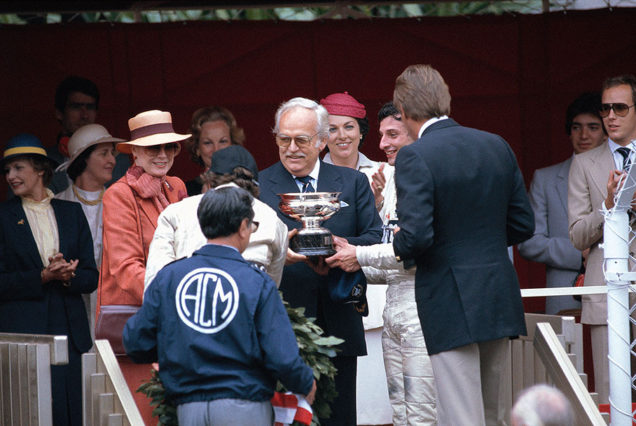 Podium ceremony: Gracia Patricia de Monaco congratulates Elio de Angelis (for a short time 2nd, later 5th), while winner Riccardo Patrese gets the trophy from Prince Rainier