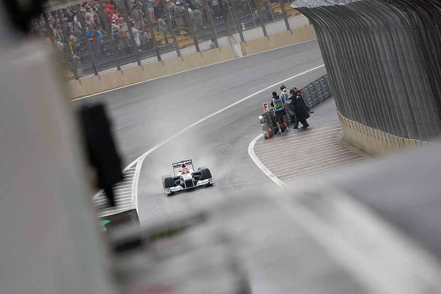 Robert Kubica, BMW Sauber F1, enters the pitlane