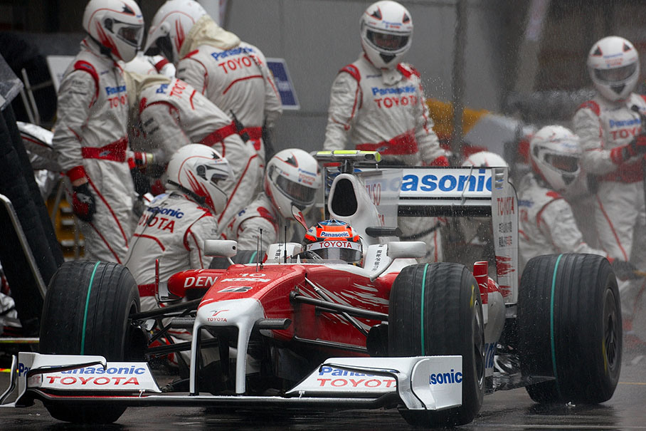 A new front wing and nose cone for Glock's Toyota car, too, besides full service with rain tires.