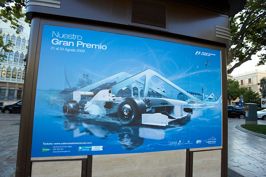 A large poster anounces the race throughout Valencia city