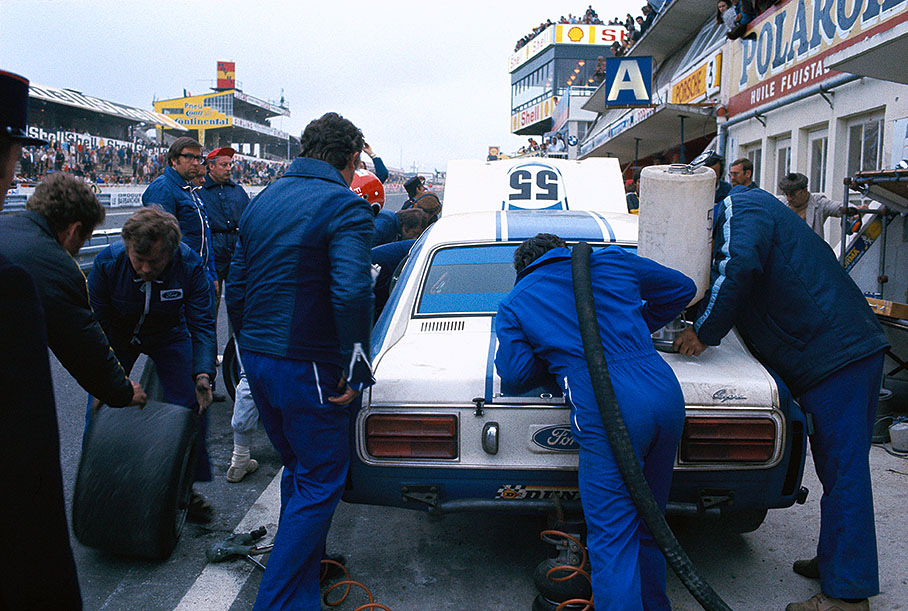 The Ford Capri LV of Dieter Glemser (D), John Fitzpatrick (GB) and Hans Heyer (D) is being refueled in pits