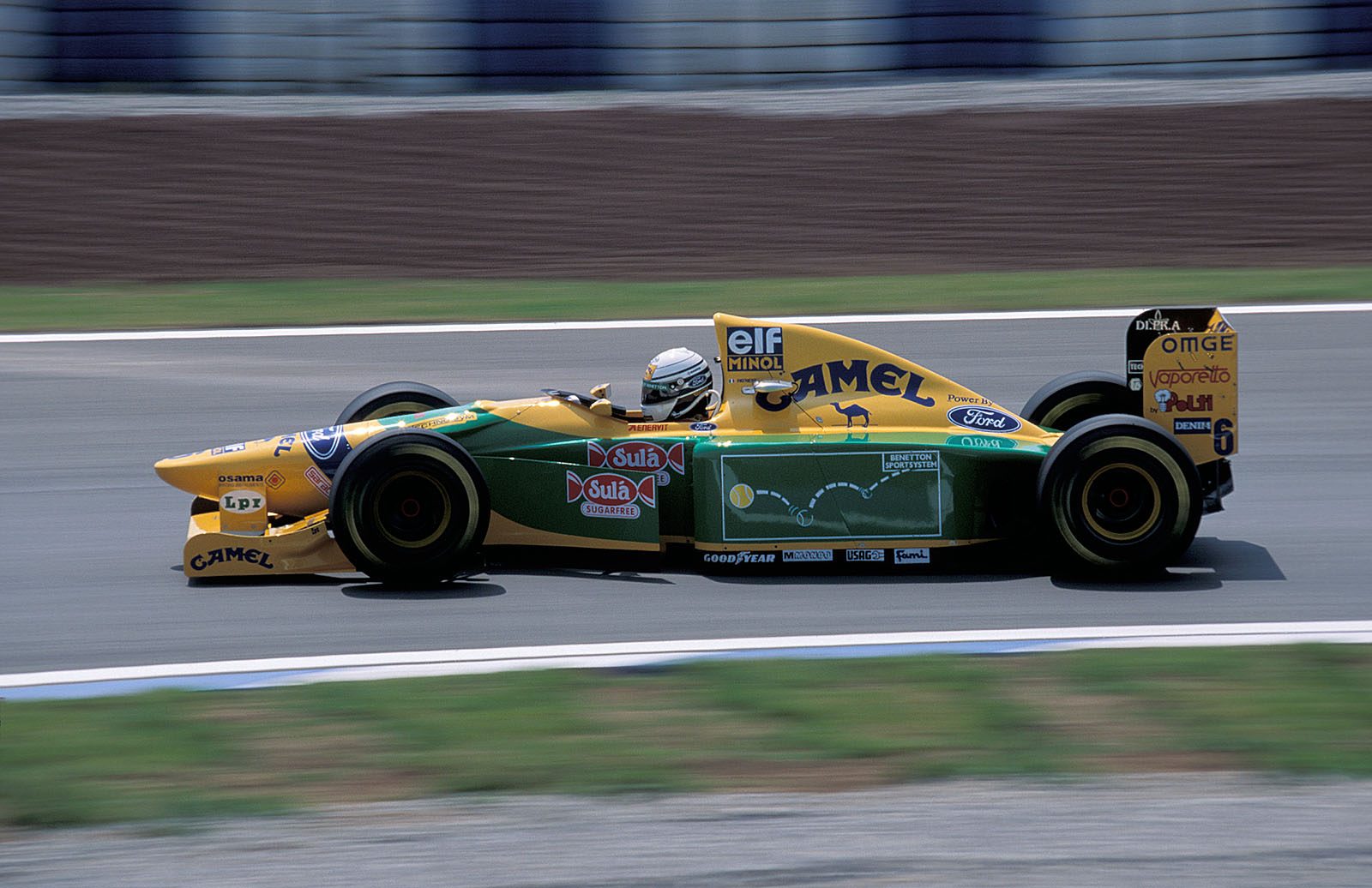 Riccardo Patrese on Benetton-Cosworth, Spanish GP Barcelona 1993 (different Benetton logo on sidepod in Spain only)
