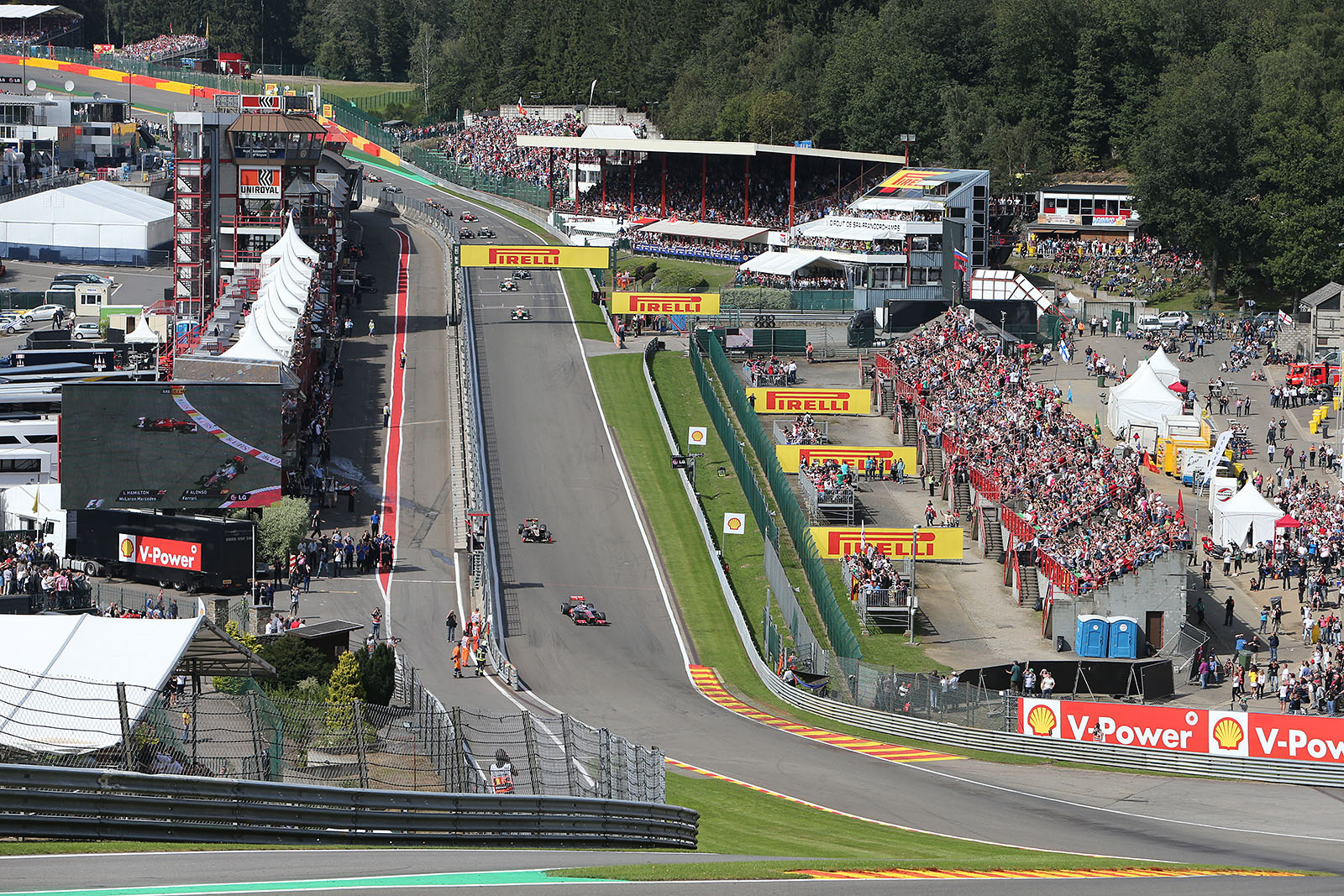 At the start of the Belgian Grand Prix 2012, the start field approaches Eau Rouge with pole setter Button in the lead followed by Raikkonen and a large gap to the other race cars because of the start accident