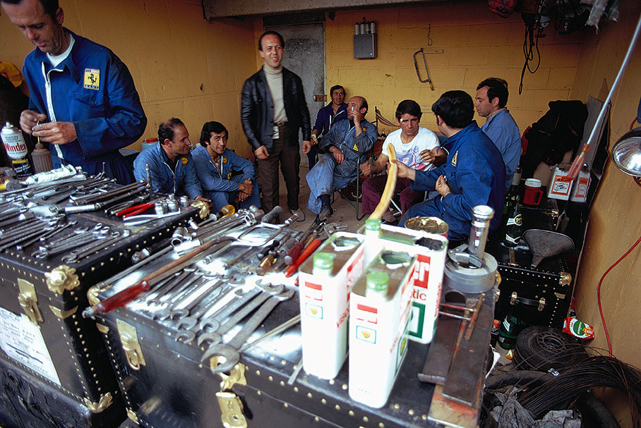 Ferrari mechanics in pits