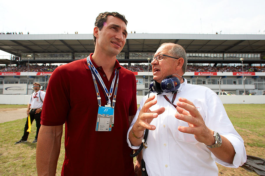 Red Bull's VIP guest Vitali Klitschko on the grid together with Burghard Hummel of WWP
