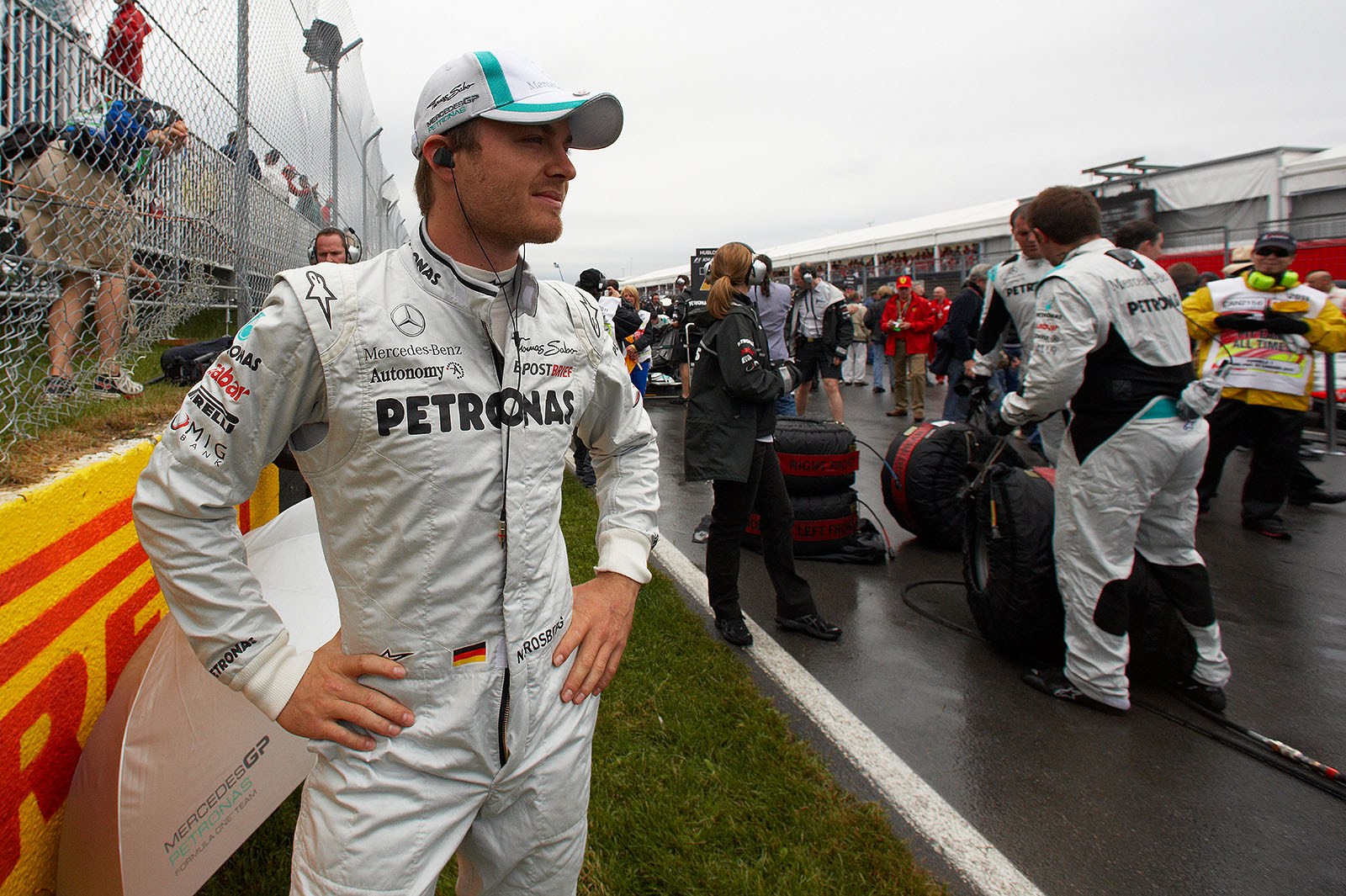 Nico Rosberg awaits the race besides the grid