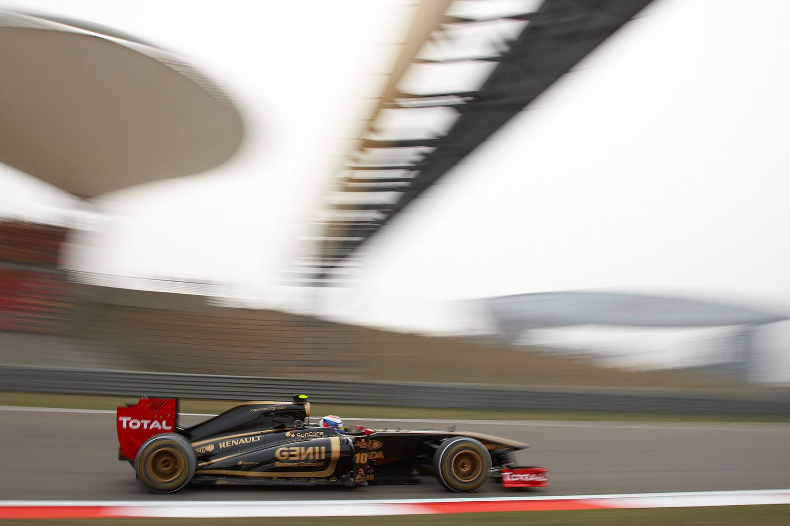 Vitaly Petrov, Lotus Renault GP