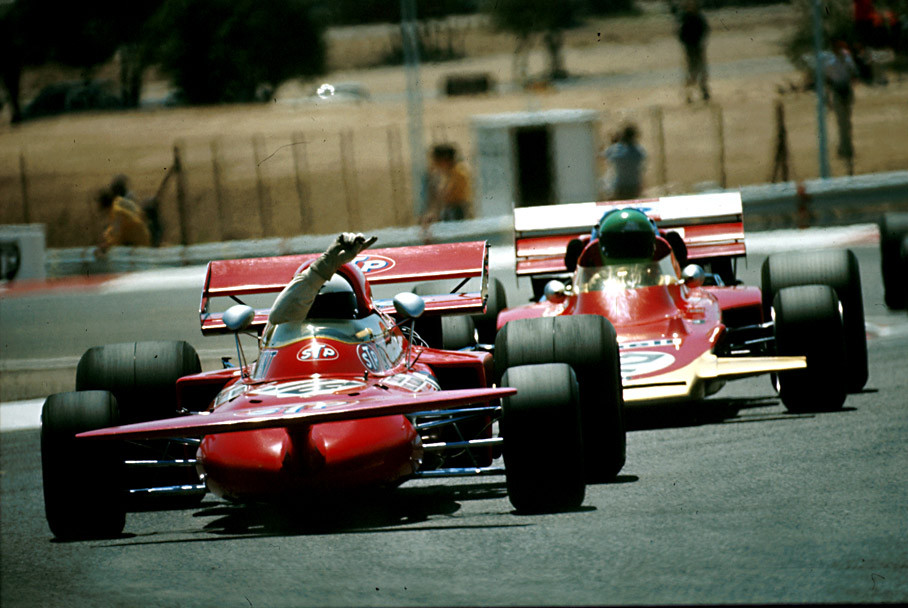 Alex Soler-Roig on March-Cosworth 711 in front of Reine Wisell's Lotus-Cosworth 72D