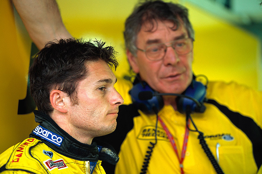 Giancarlo Fisichella in front of Jordan's technical director Gary Anderson