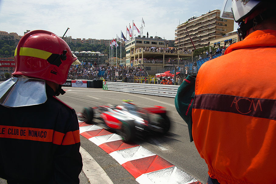 Kovalainen shaves the 'piscine' chicane