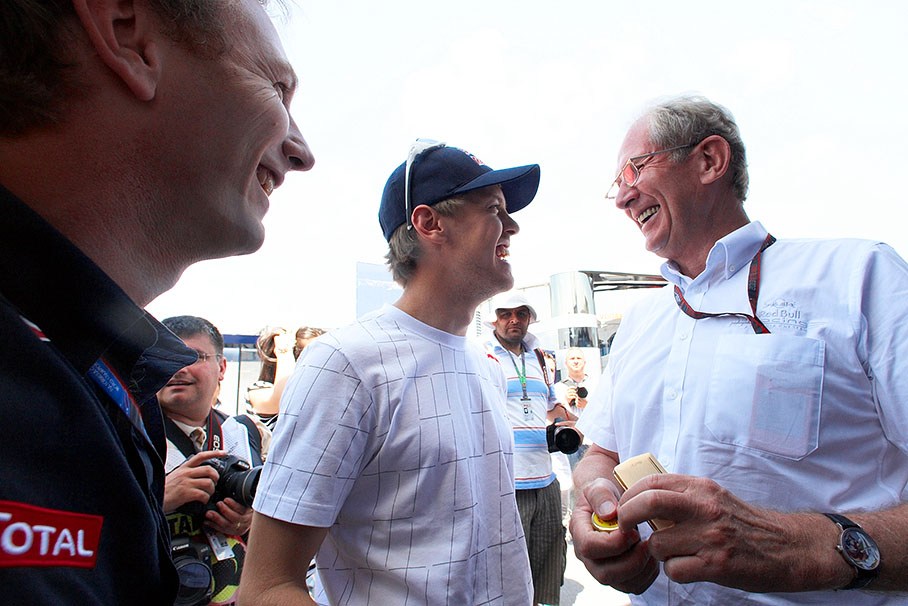 Red Bull's Christian Horner, Sebastian Vettel and Dr. Helmut Marko enjoy a sms message (2)