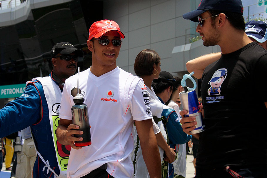 Rookie Lewis Hamilton talks with Vitantonio Liuzzi