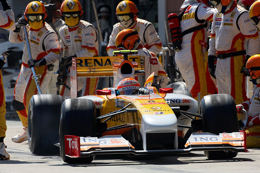 Nelson Piquet junior spins the wheels after the stop at Renault pits