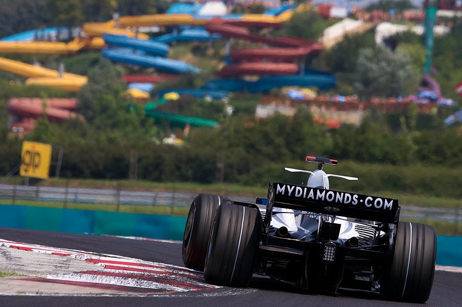 Nico Rosberg, Williams, in front of the colourful aquaworld water slides nearby the racetrack