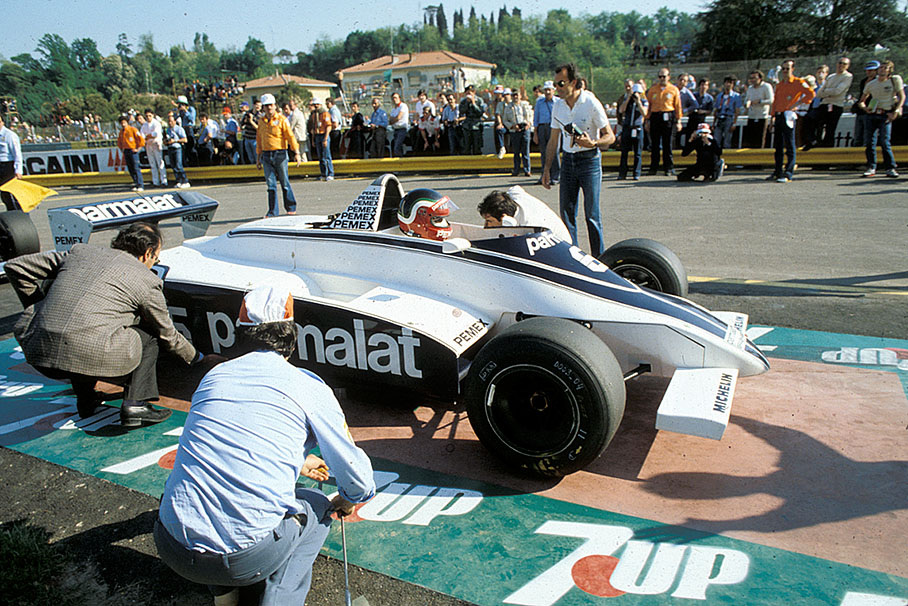 The distance from sidepod to ground of Rebaque's Brabham is being measured by Italian scrutineers