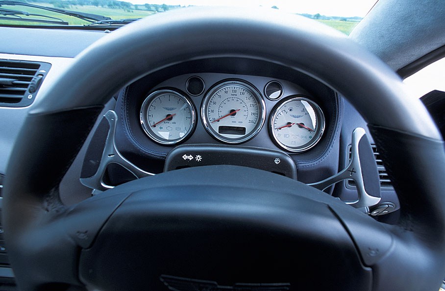 Aston Martin Vanquish, 2001