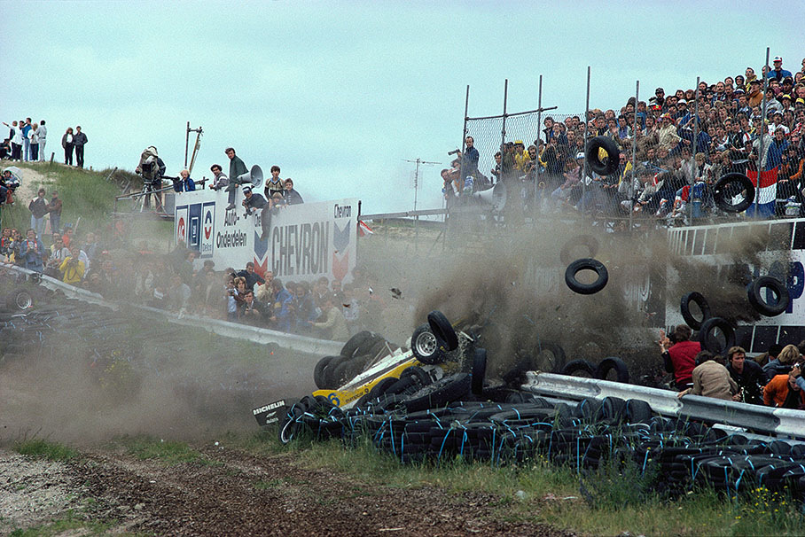 Rene Arnoux lost front left wheel and goes off at Tarzan curve; fortunately no one was hurt in this spectacular accident on lap 22 of the Dutch GP in Zandvoort 1981