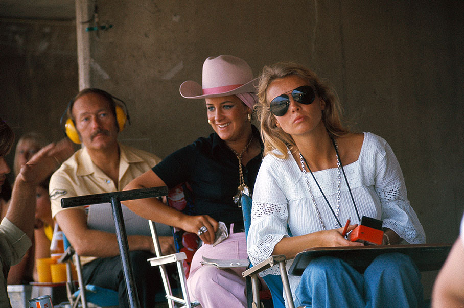 Under the eyes of Lotus team boss Colin Chapman, Helena Fittipaldi and Barbro Peterson keep the times of their husbands