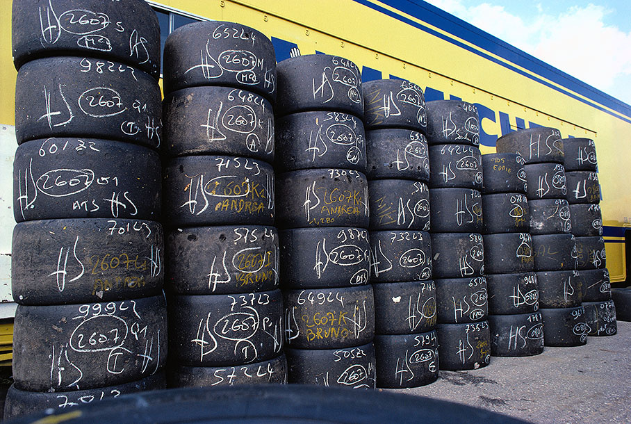 Used Michelin qualifying tyres, among them those of the Alfa Romeo drivers "Andrea" and "Bruno"